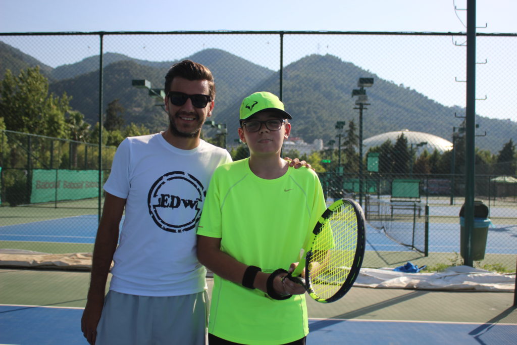 tenis,tenis kursu,tenis dersi,forehand,backhand,elcik,oktenis,tenis okulu,tenis akademi,tenis video,ttf,tenisfederasyonu,ogünköprülü