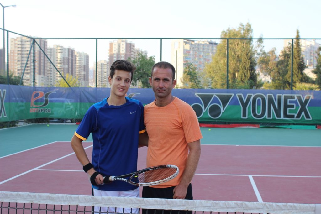 tenis,tenis kursu,tenis dersi,forehand,backhand,elcik,oktenis,tenis okulu,tenis akademi,tenis video,ttf,tenisfederasyonu,ogünköprülü