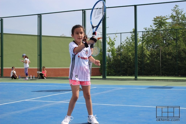 tenis,tenis kursu,tenis dersi,forehand,backhand,elcik,oktenis,tenis okulu