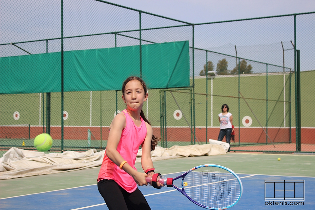 tenis,tenis kursu,tenis dersi,forehand,backhand,elcik,oktenis,tenis okulu