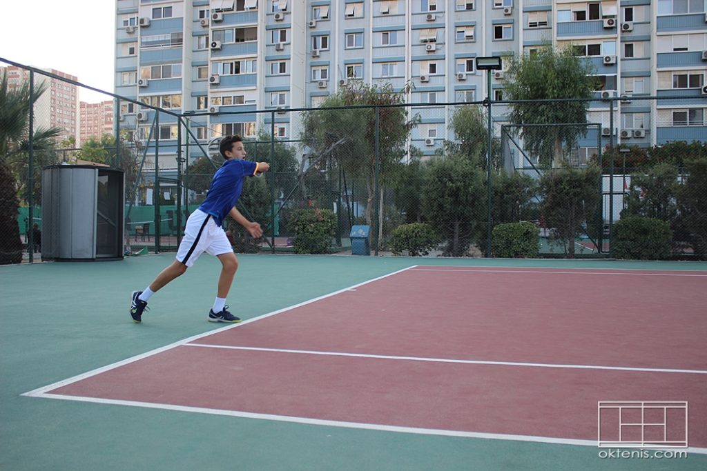 tenis,tenis kursu,tenis dersi,forehand,backhand,elcik,oktenis,tenis okulu,tenis akademi,tenis video,ttf,tenisfederasyonu,ogünköprülü