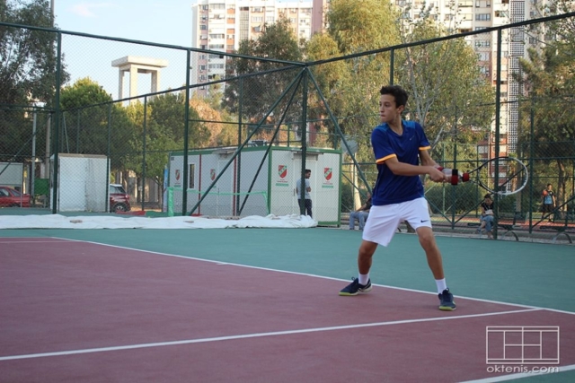 tenis,tenis kursu,tenis dersi,forehand,backhand,elcik,oktenis,tenis okulu,tenis akademi,tenis video,ttf,tenisfederasyonu,ogünköprülü